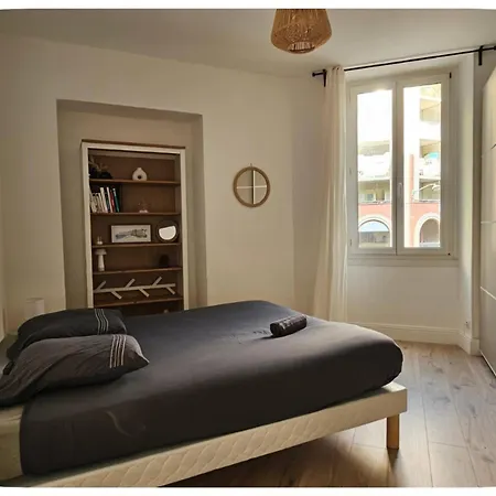 3 Pieces - 2 - Port De Apartmán
